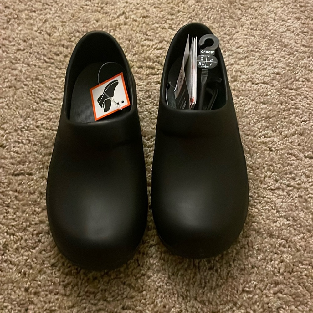 Women’s size 6 black Neria pro ll clog